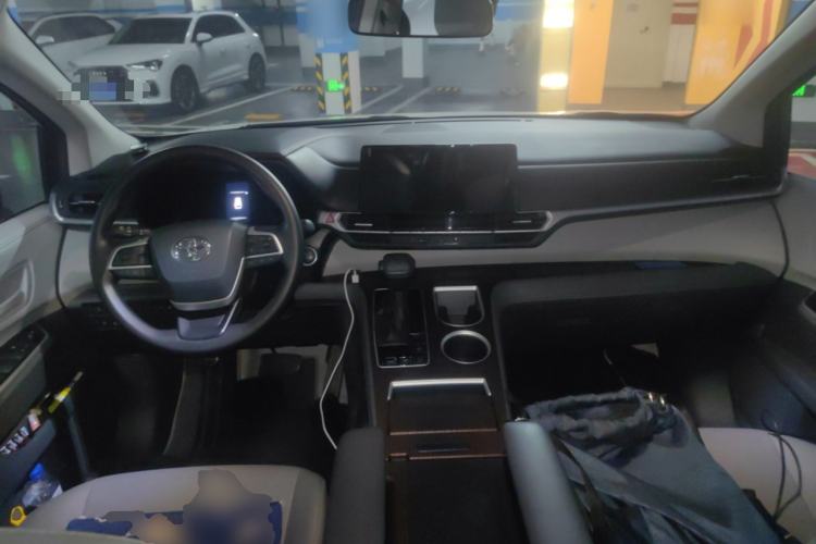 Used Toyota Granvia 2024 2.5L Hybrid Comfort Edition Center Console