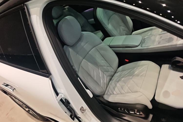 Used Nio ES6 2025 75 kWh Right Front Seat