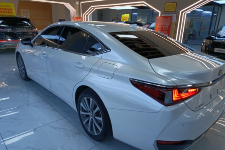 Used Lexus ES 2020 200 Excellence Edition
