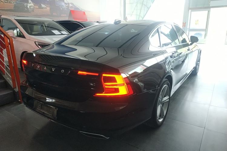 Used Volvo S90 2018 T4 Zhiyuan Edition
