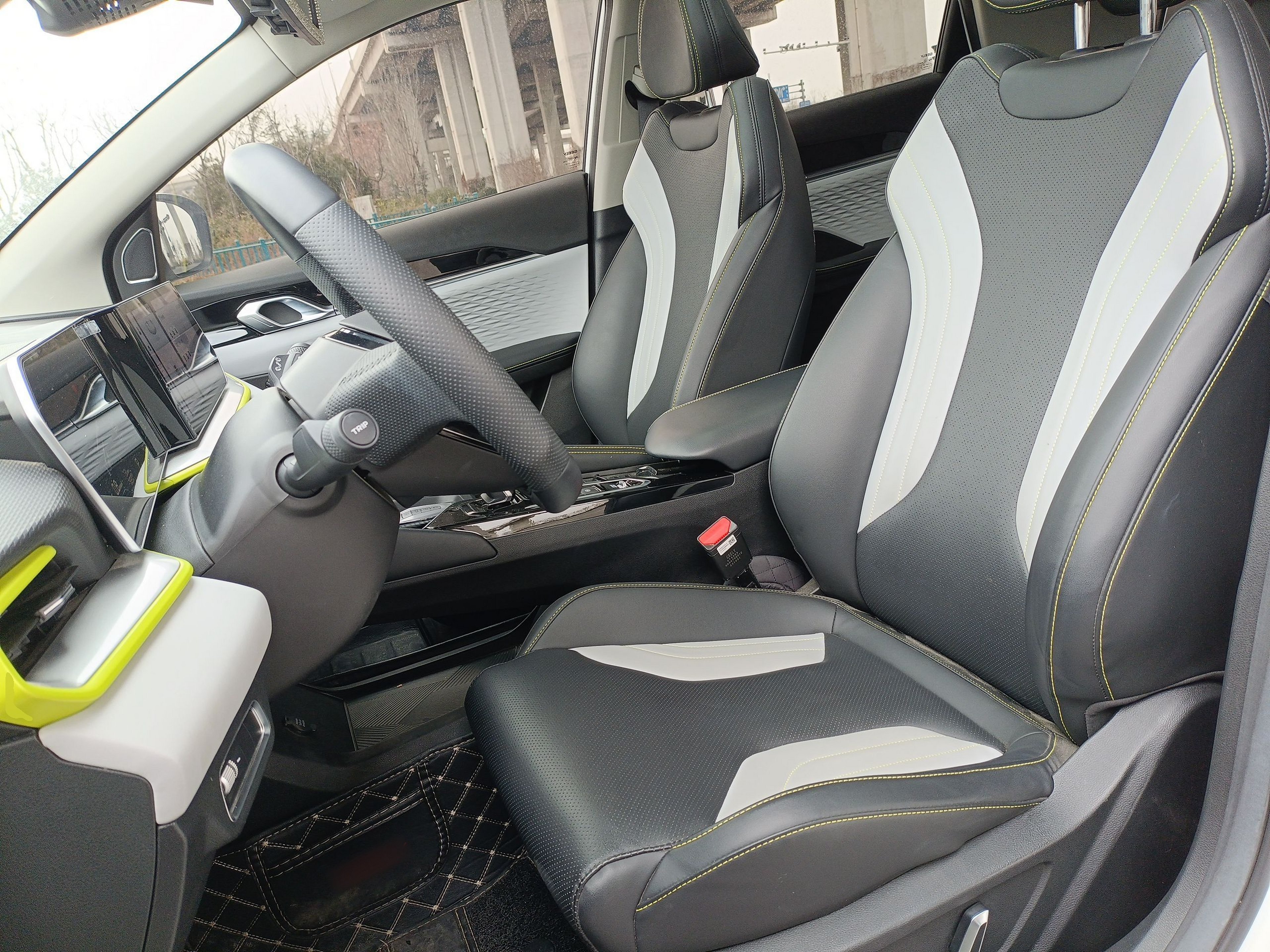 Переднее сиденье в автомобиле