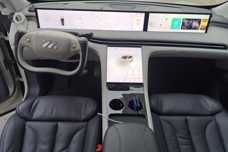 Used IM LS7 2023 90 kWh Elite Rear-Drive Version Center Console