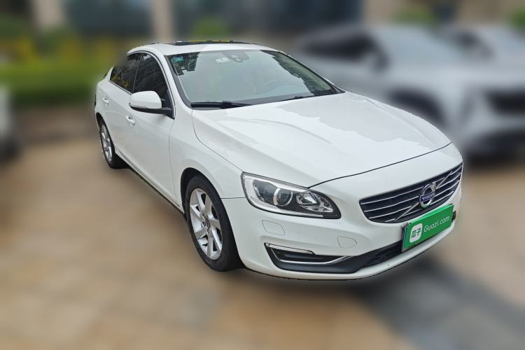 Used Volvo S60 2014 T5 Zhiyi Edition Front Right 45 Deg