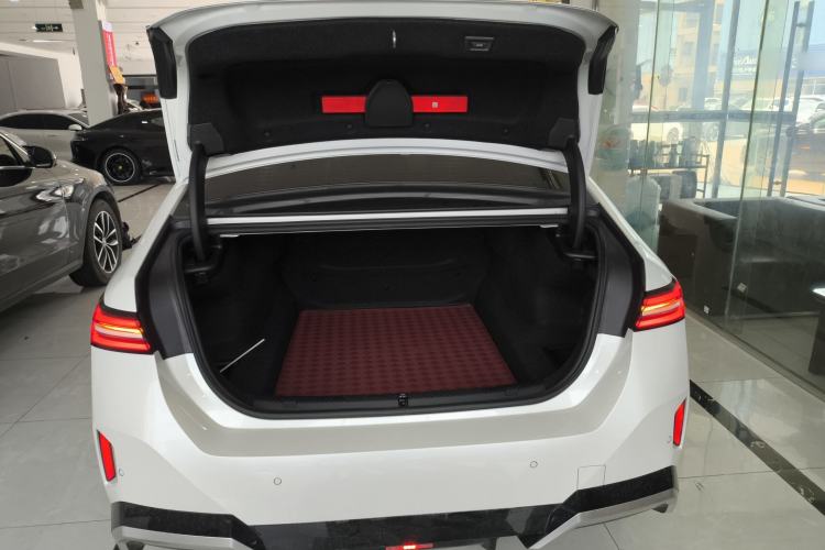 Used BMW 5 Series 2024 525Li M Sport Package Trunk