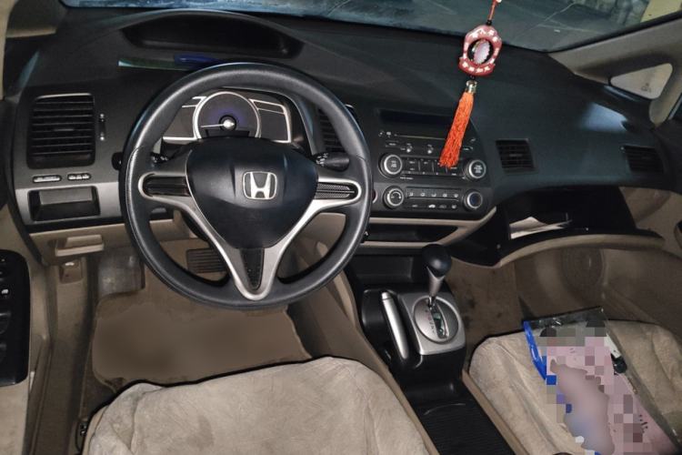 Used Honda Civic 2009 1.8L automatic comfort version Center Console