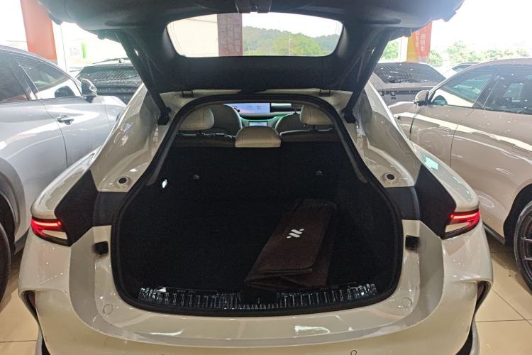 Used IM L6 2025 Max Trunk