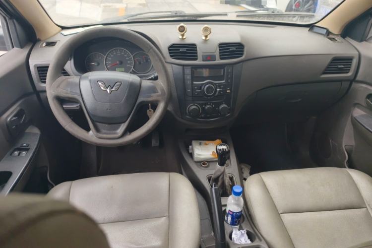 Used Wuling Hongguang 2014 1.5L Base Version Center Console