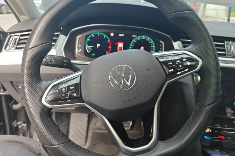 Used Volkswagen Magotan 2023 2 Million Units Limited Edition 330TSI DSG Leading Version