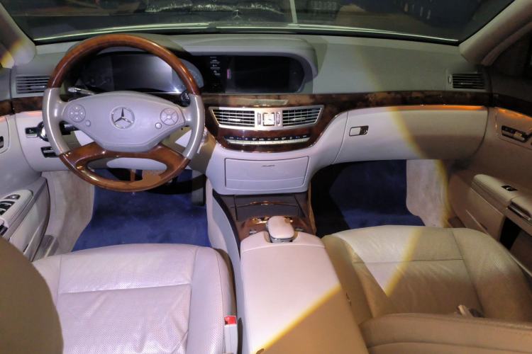 Used Mercedes-Benz S-Class 2011 S 350 L CGI Center Console