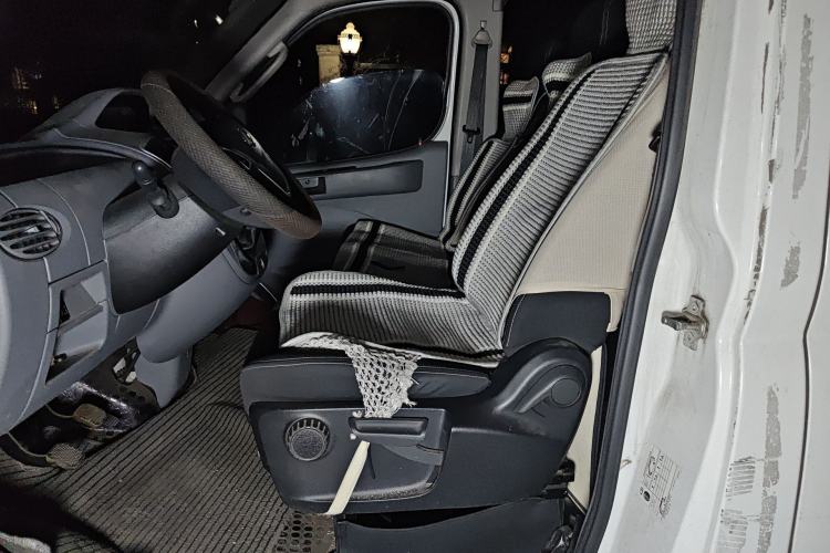 Used SAIC MAXUS Xintu V80 2023 2.0T Manual Classic Aoyuntong Power Version Short Wheelbase Mid-Height 5/6-Seater