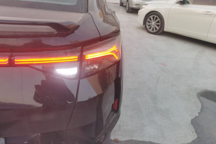Used Dongfeng Aeolus Yixuan 2022 230T Automatic Adaptive-Beam Knight Edition Right Rear Taillight