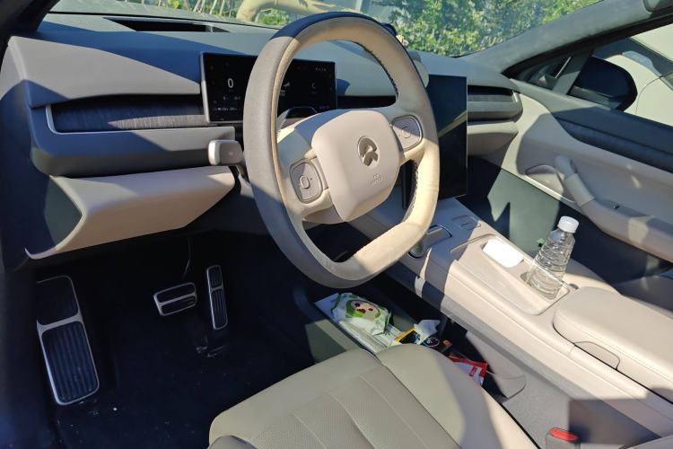 Used Nio ES8 2024 75 kWh Center Console