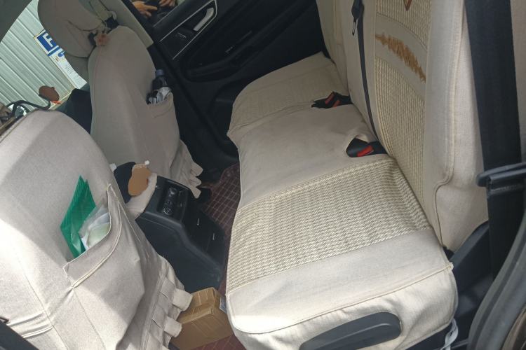 Used Ford Edge 2015 2.0T GTDi Two-Wheel-Drive High-Line Version
