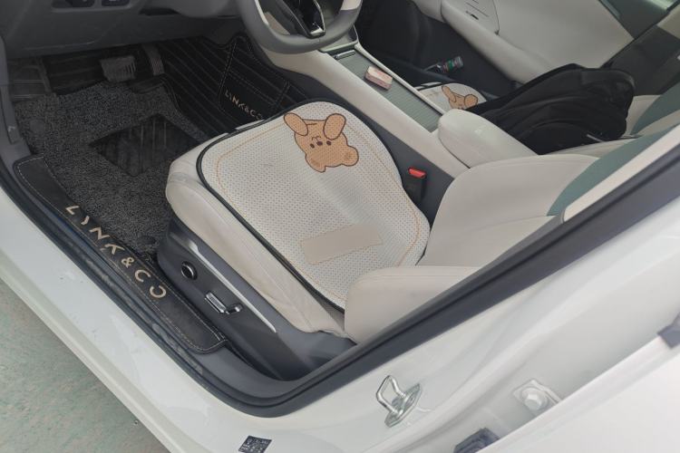 Used Lynk & Co 06 EM-P 2023 EM-P 126 Long-Range Halo Left Front Seat