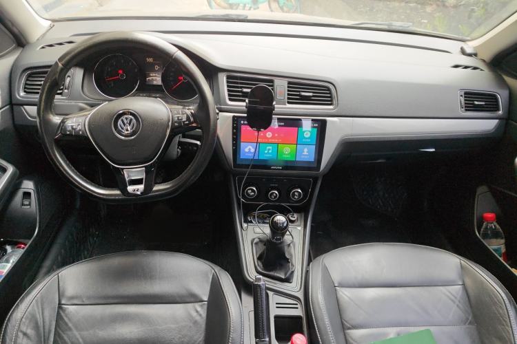 Used Volkswagen Lavida 2015 1.6L Manual Comfort Edition Interior 2