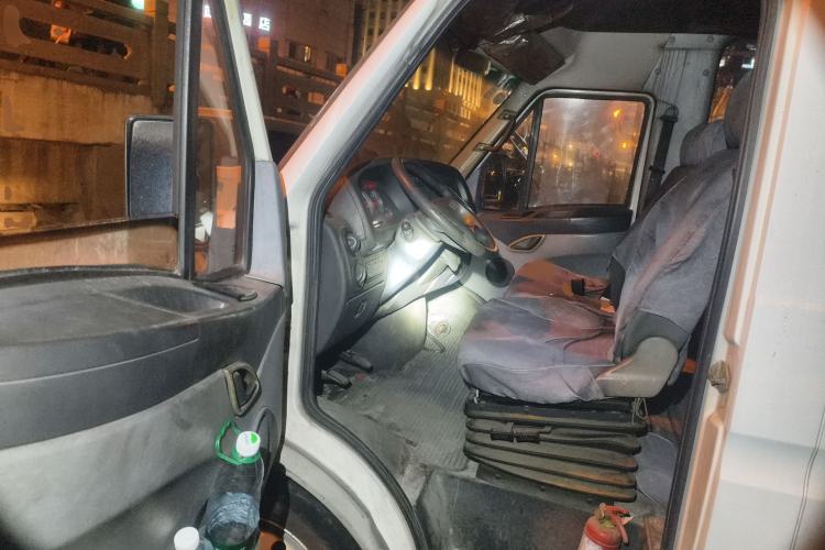 Used Iveco Power Daily 2013 2.5T-V39 Box Truck High Roof
