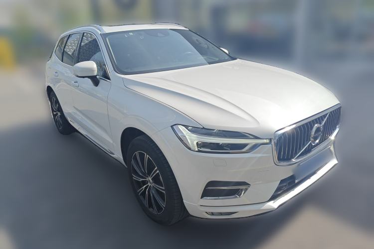 Used Volvo XC60 2018 T5 4x4 Zhiya Luxury Edition Front Right 45 Deg