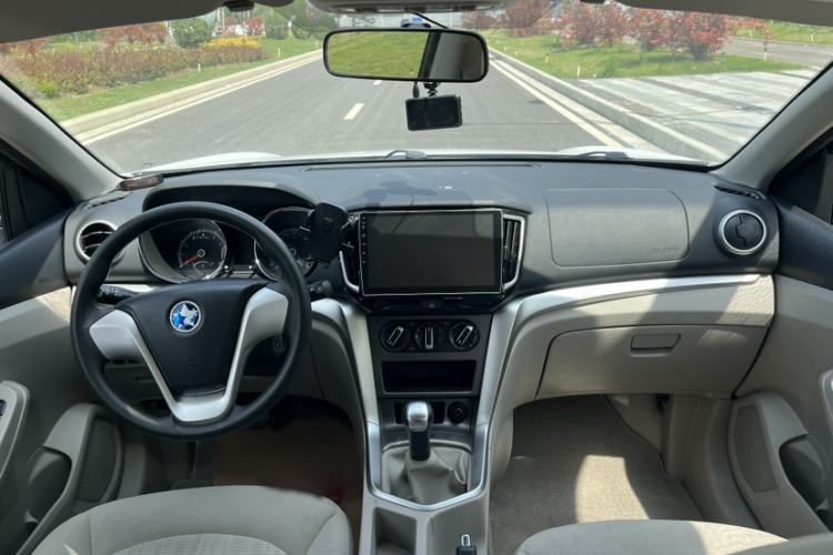 Used Venucia T70 2015 1.6L Manual Ruixing Edition Interior 3