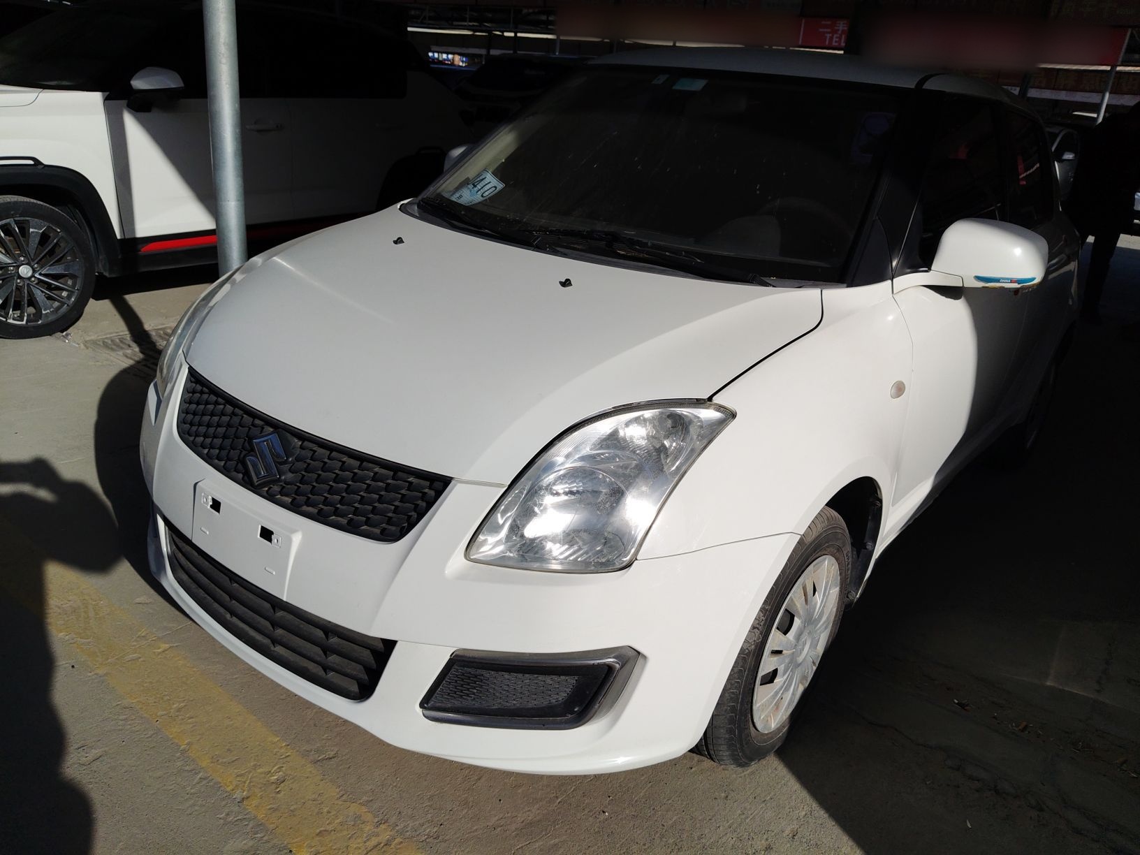 تحت مقدمة السيارة