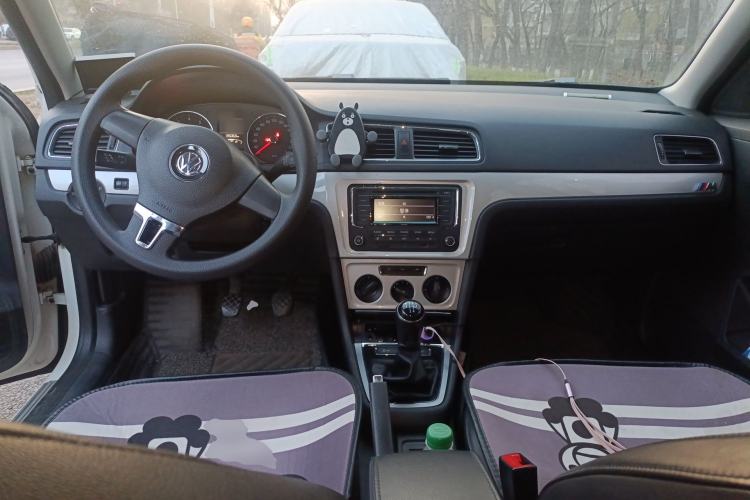 Used Volkswagen Gran Lavida 2013 1.6L Manual Comfort Model Center Console