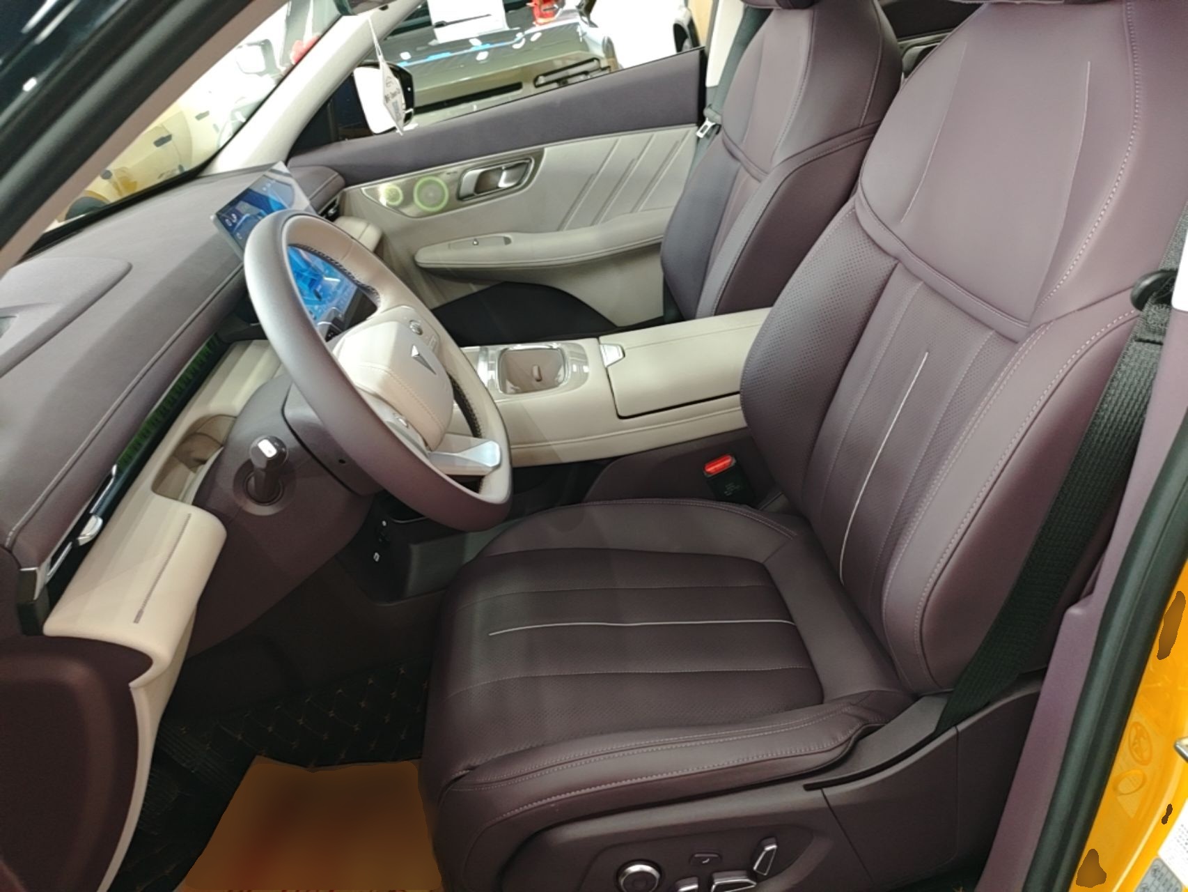 Переднее сиденье в автомобиле