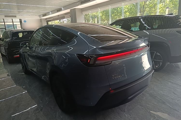 Used Tesla Model Y 2025 Rear-Wheel-Drive Version

