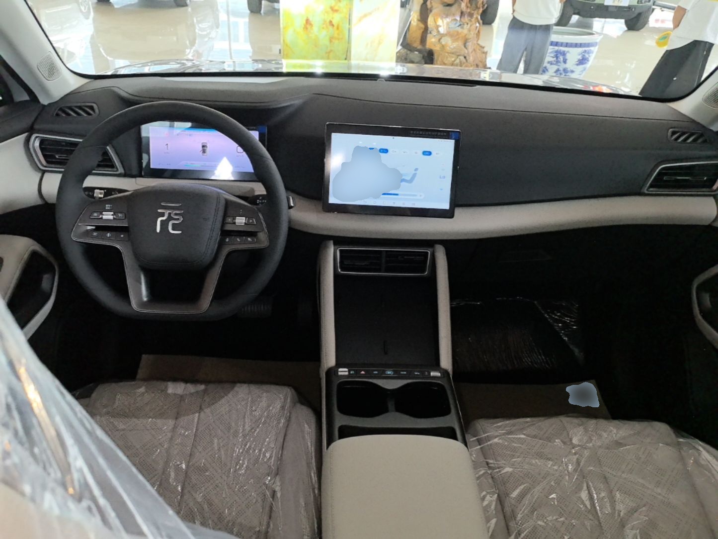 BYD Yuan UP 2025 Model 301KM Leading Version — снимка 12