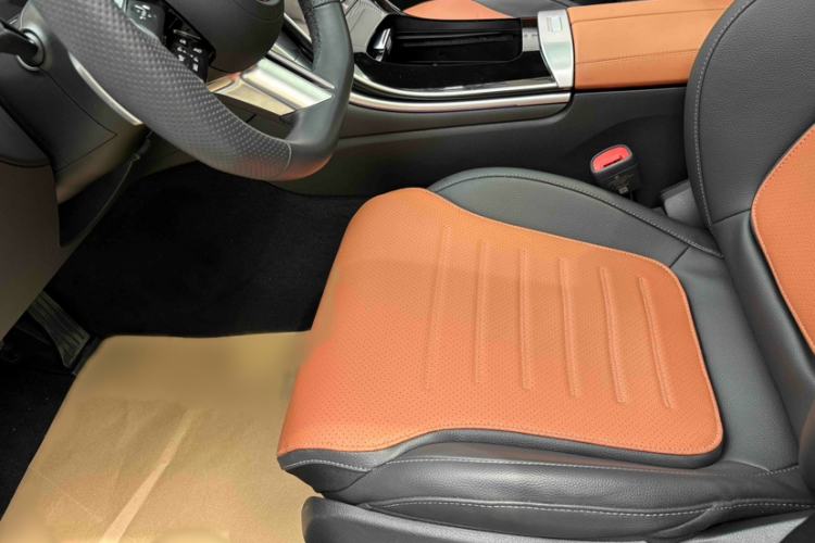 Used Mercedes-Benz C-Class 2023 C 260 L Sport Edition Interior 12