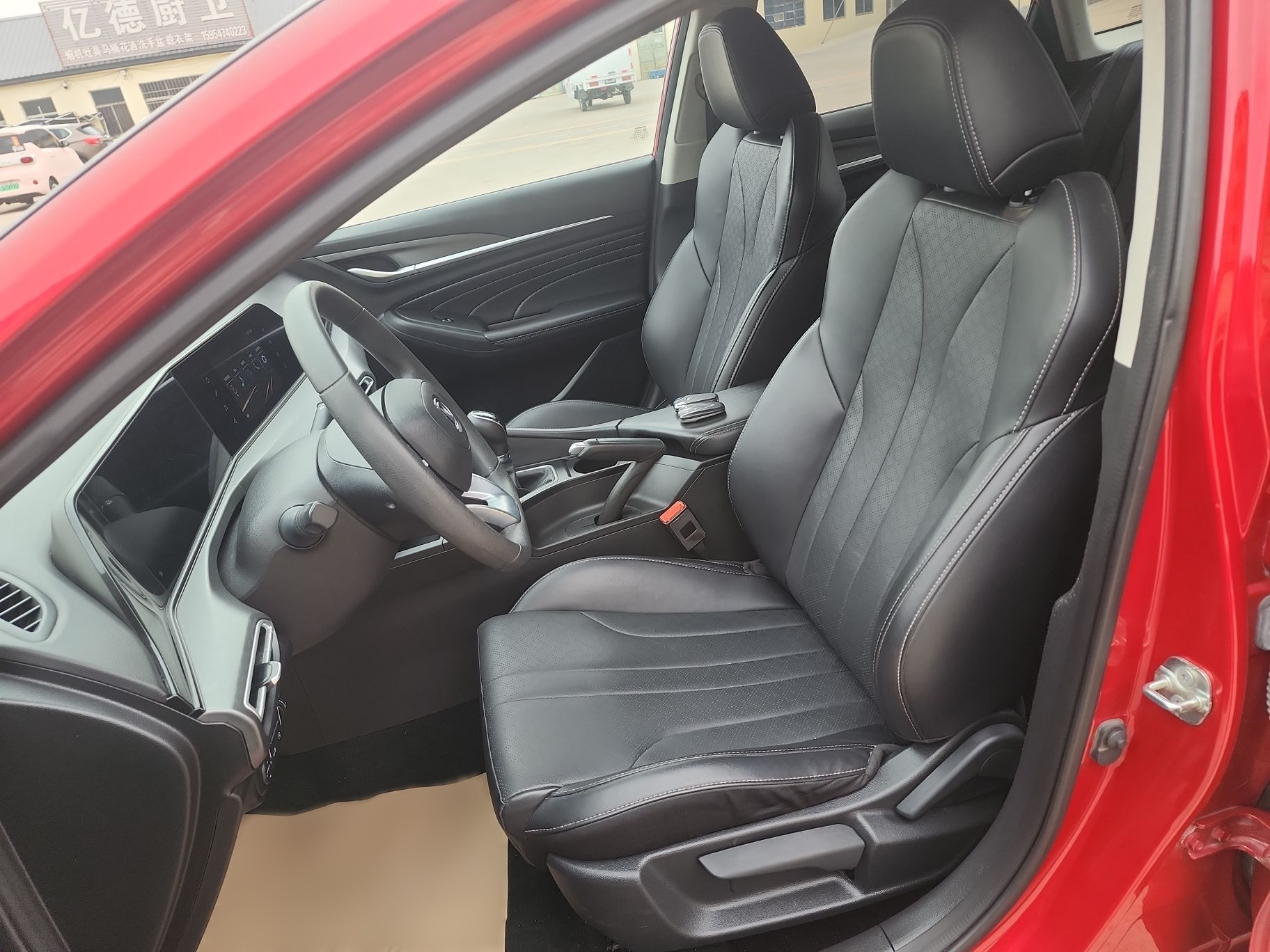 Переднее сиденье в автомобиле