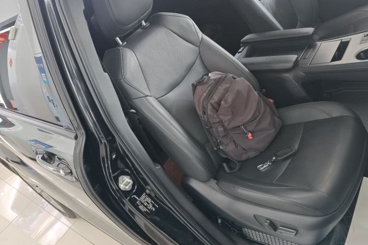 Used Toyota SIENNA 2023 2.5L Hybrid Deluxe Edition
