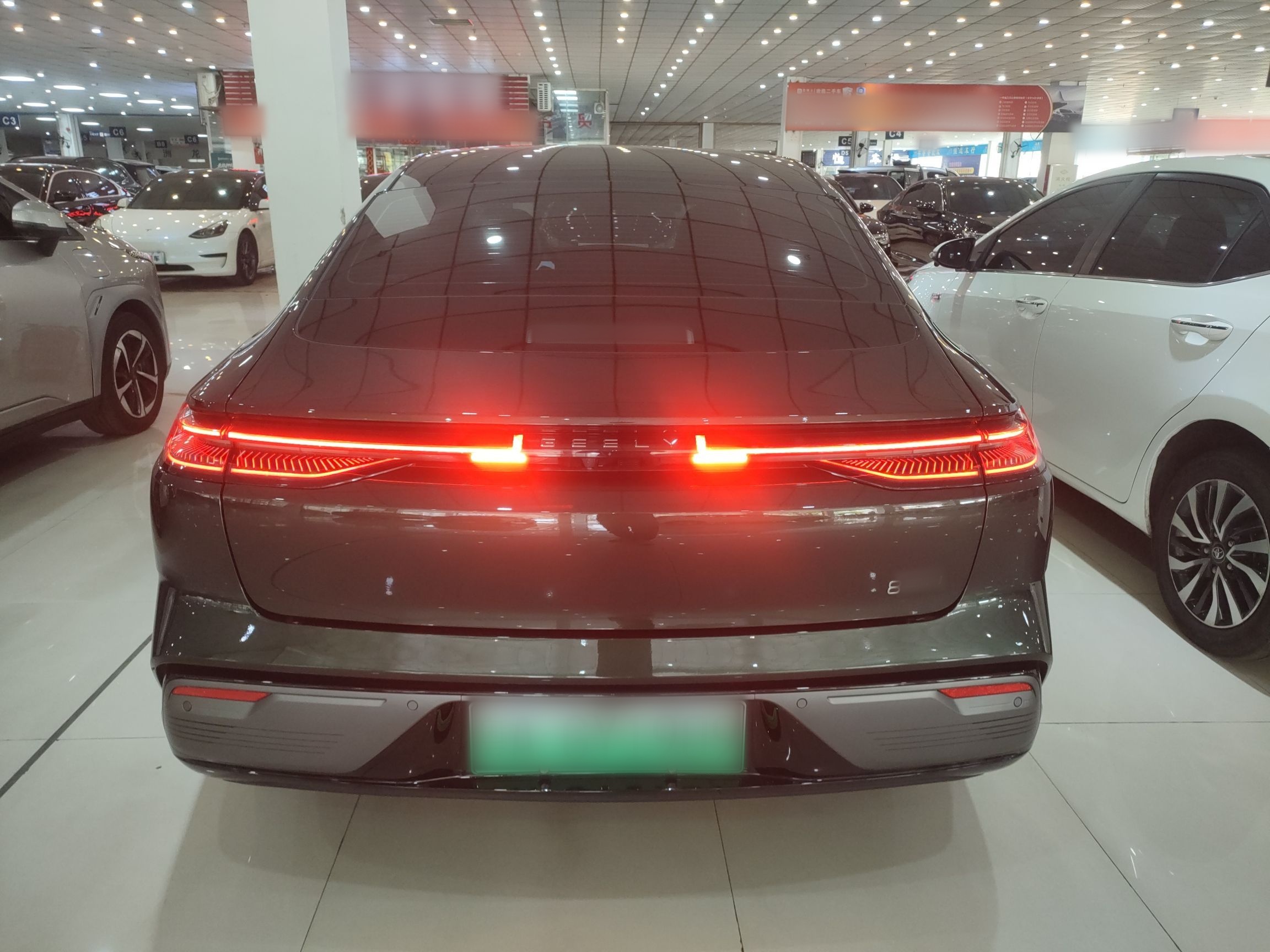 Geely Galaxy 8 2025 130km EM-i Deluxe Edition — снимка 3