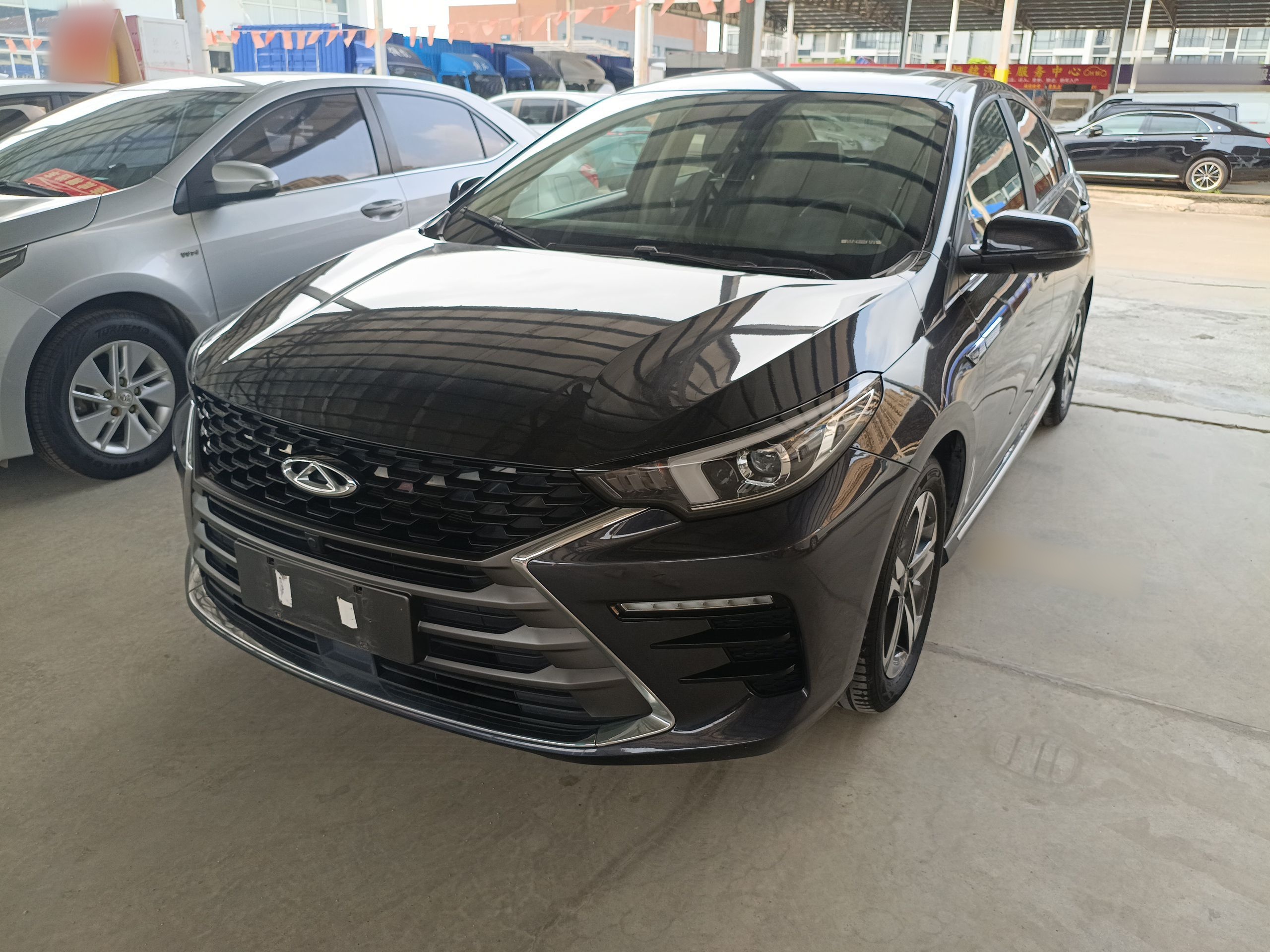 Под передней частью автомобиля