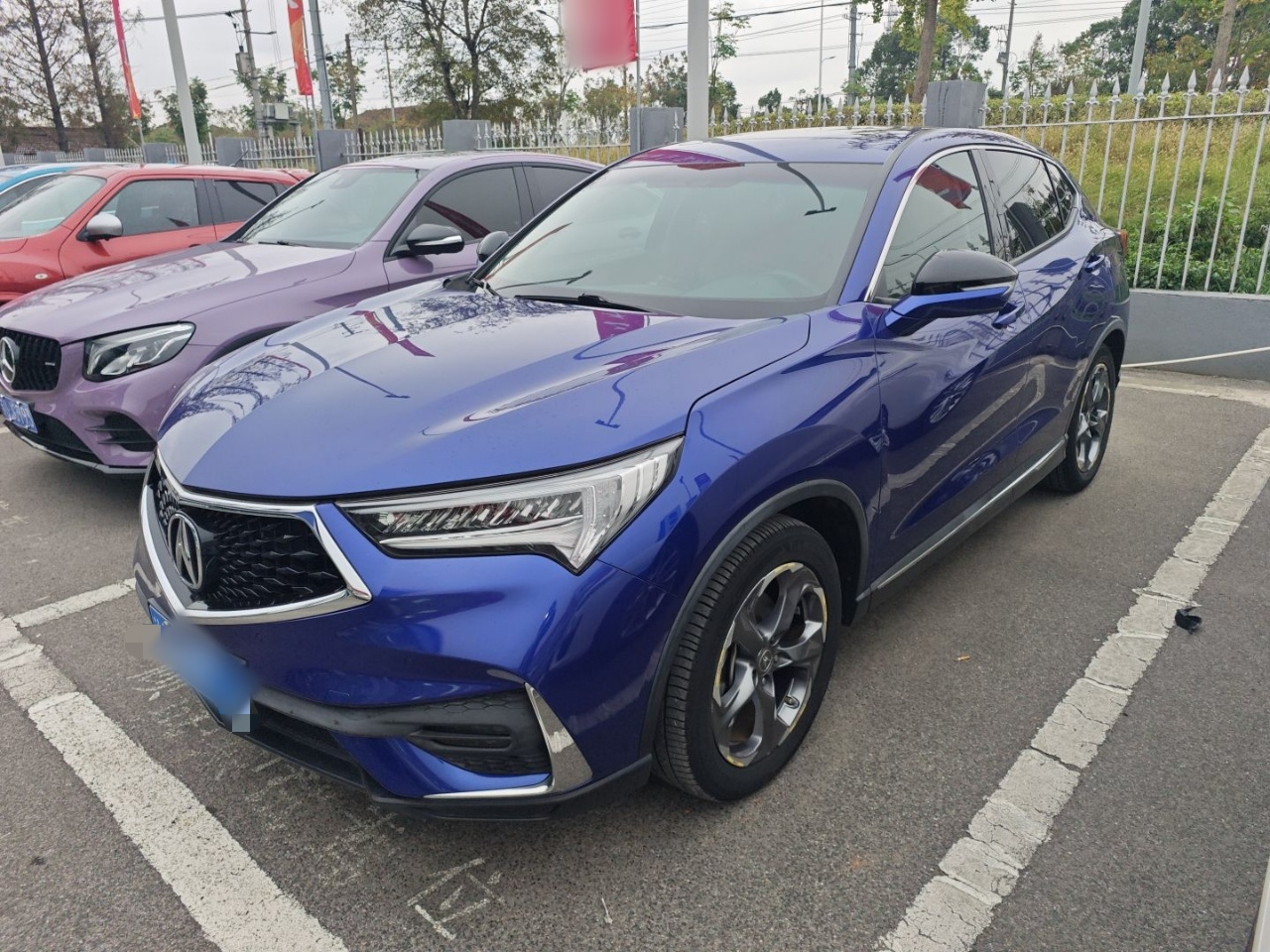 Под передней частью автомобиля