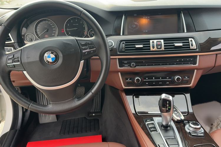 Used BMW 5 Series 2014 525Li Leading Model

