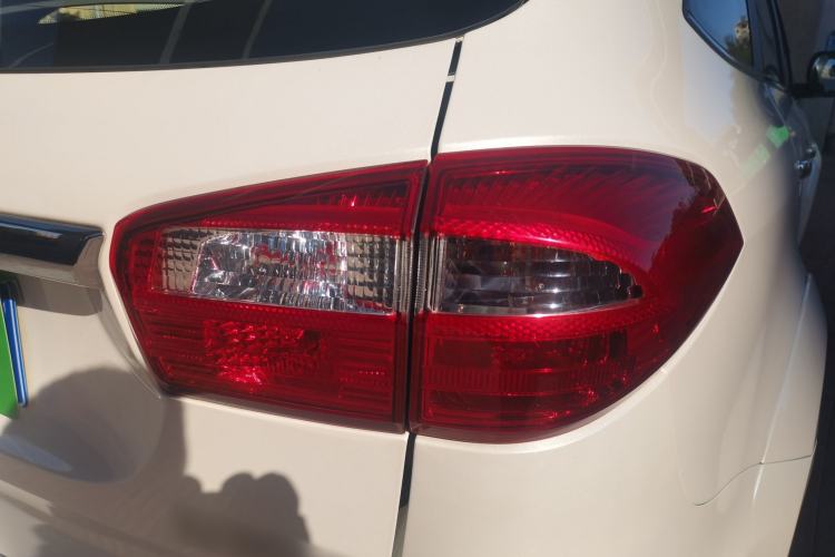 Used JMC Yusheng S350 2017 2.0T Automatic 2WD Diesel Luxury Version with Sunroof 5 Seats