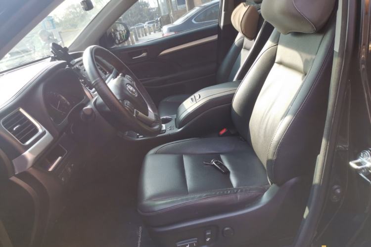 Used Toyota Highlander 2018 2.0T Four-Wheel Drive Luxury Edition 7 Seats China V Emission Standard
