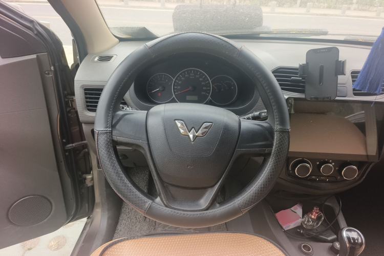 Used Wuling Hongguang 2014 1.5L S Standard Version Steering Wheel