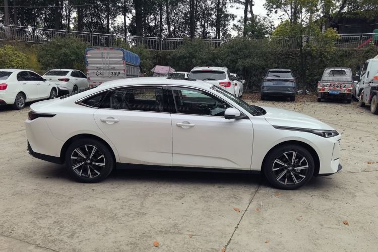 Used CHANGAN Eado 2025 Blue Whale 1.5T 500Bar Prestige Model
