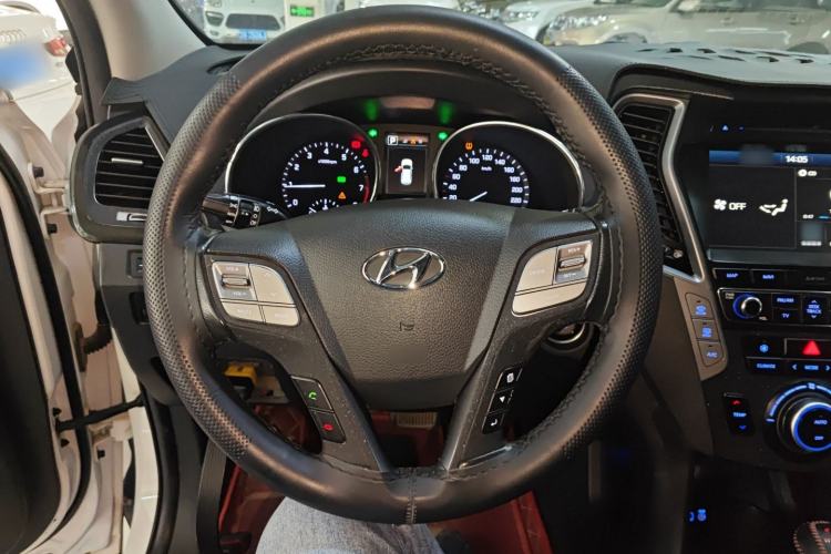 Used Hyundai Santa Fe 2017 2.0T Automatic Two-Wheel Drive Smart Version 7 Seats
