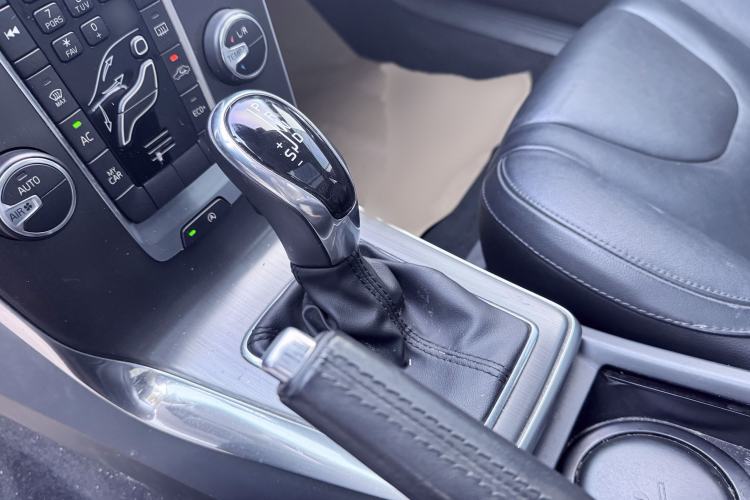 Used Volvo V40 2016 T3 Zhiyi Edition