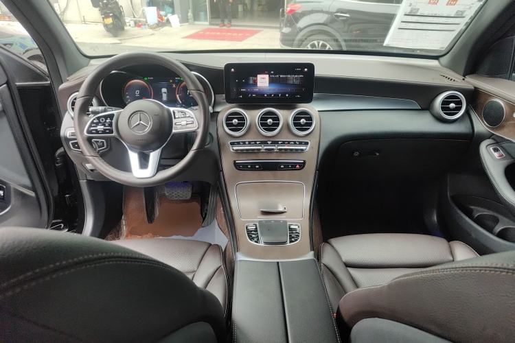 Used Mercedes-Benz GLC 2020 Facelift GLC 300 L 4MATIC Dynamic Edition Center Console