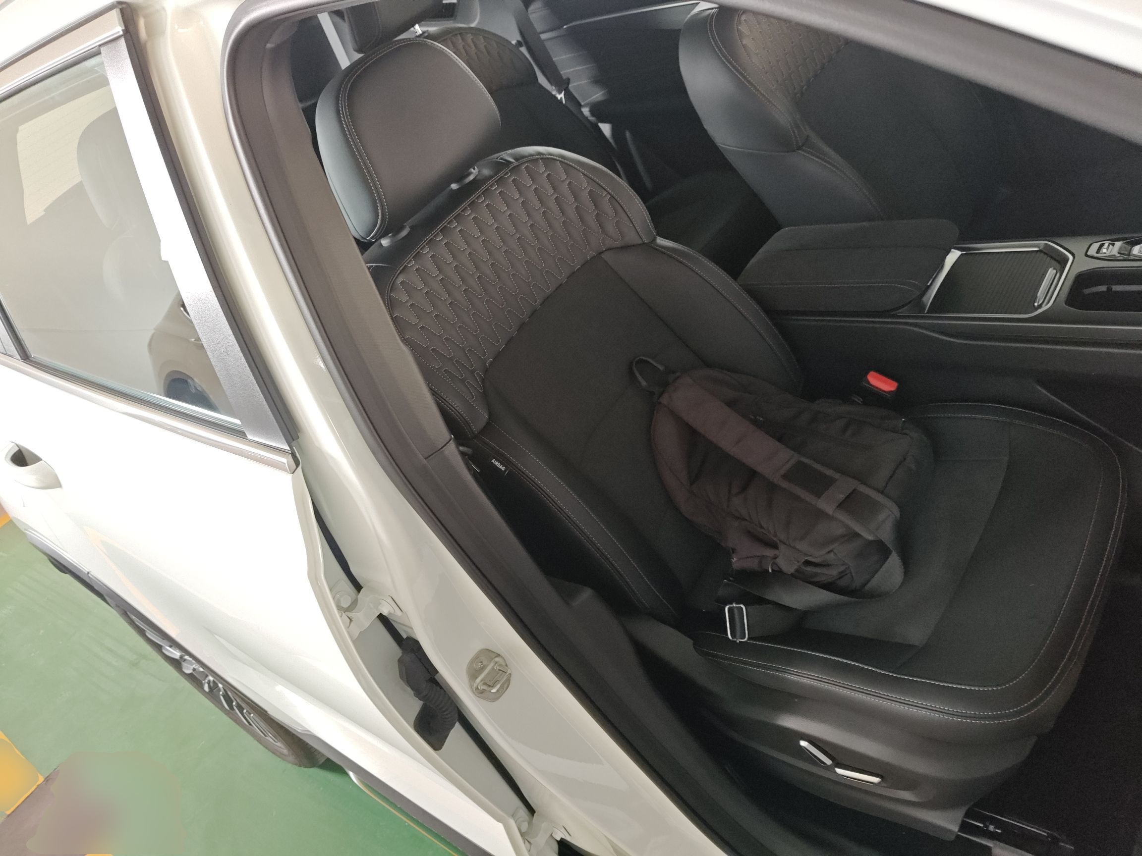 Geely Auto Haoyue L 2025 2.0T DCT Luxury Edition — снимка 19