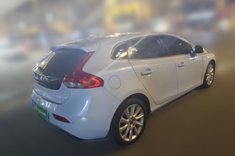 Used Volvo V40 2015 1.6T Zhiyi Edition