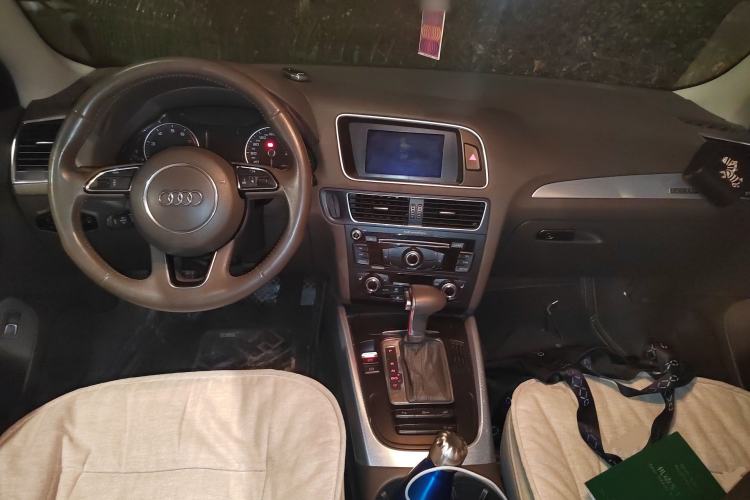 Used Audi Q5 2013 40 TFSI Technology Edition Center Console