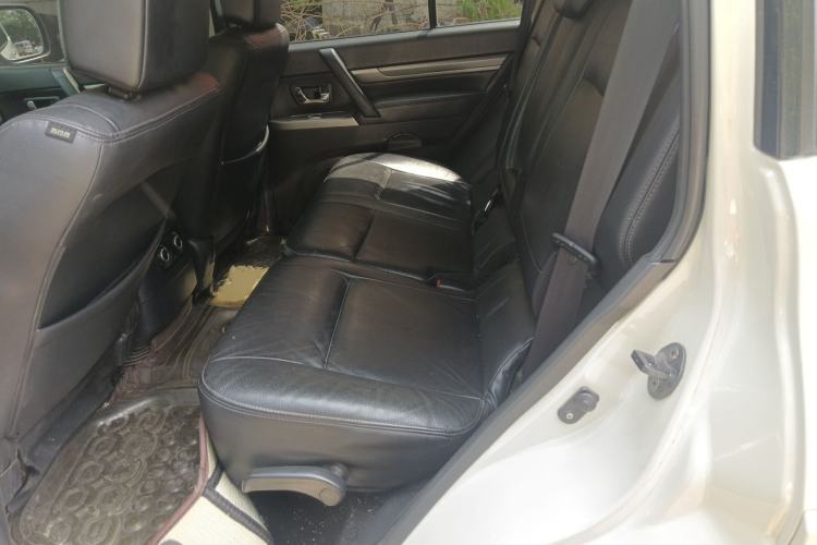 Used Mitsubishi Pajero 2016 3.0L Automatic Luxury Edition China IV