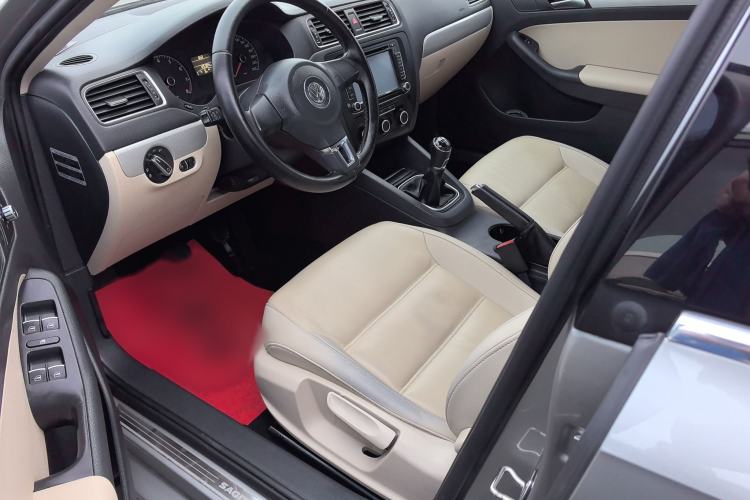 Used Volkswagen Sagitar 2014 1.6L Manual Comfort Model
