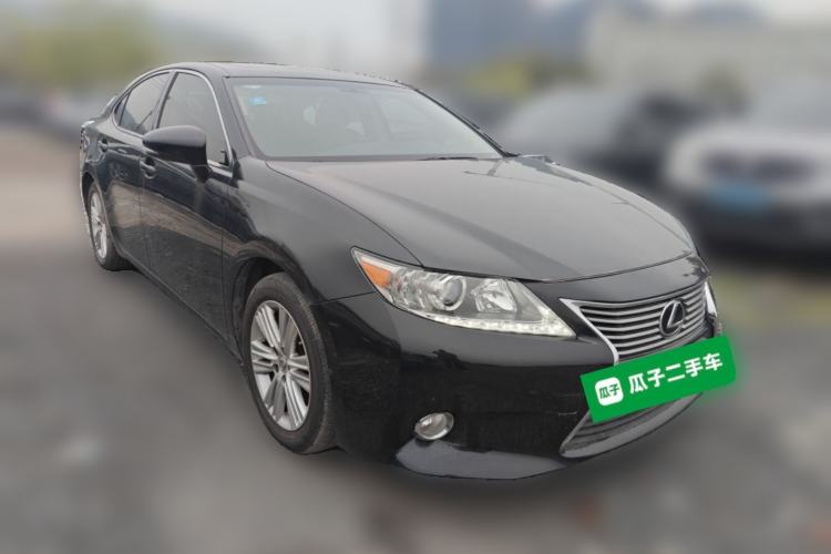 Used Lexus ES 2014 250 Elite Edition Front Right 45 Deg