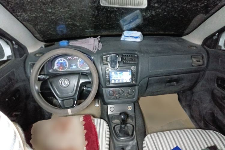 Used Dongfeng Fengon 330 2014 1.5L Manual Standard Edition DK15-02 Center Console