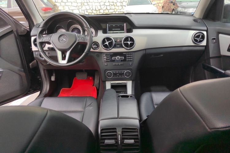 Used Mercedes-Benz GLK-Class 2013 GLK 300 4MATIC Dynamic Sunroof Model Center Console