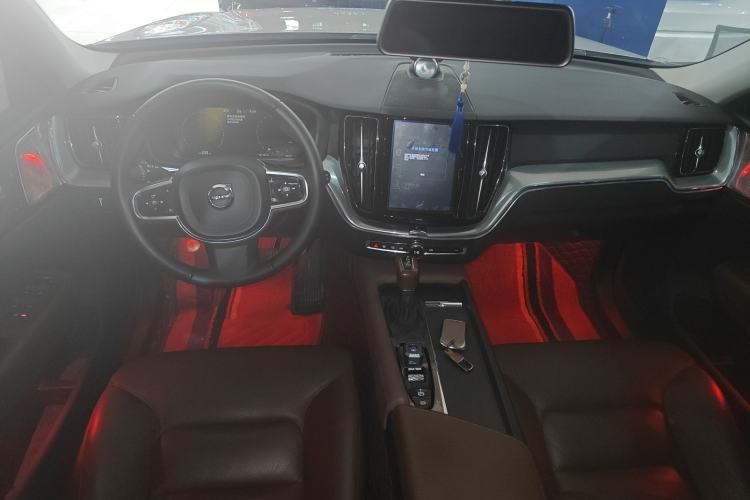 Used Volvo XC60 2019 T5 4x4 Zhiyuan Edition China VI Standard
